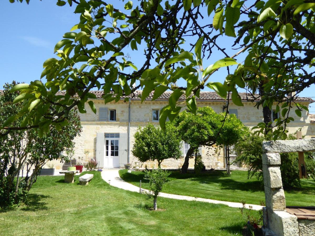 Bed and Breakfast La Vigneraie De Laura Sainte-Colombe  Экстерьер фото