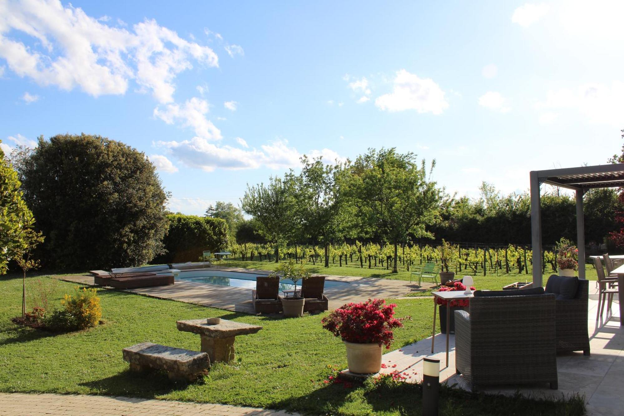 Bed and Breakfast La Vigneraie De Laura Sainte-Colombe  Экстерьер фото