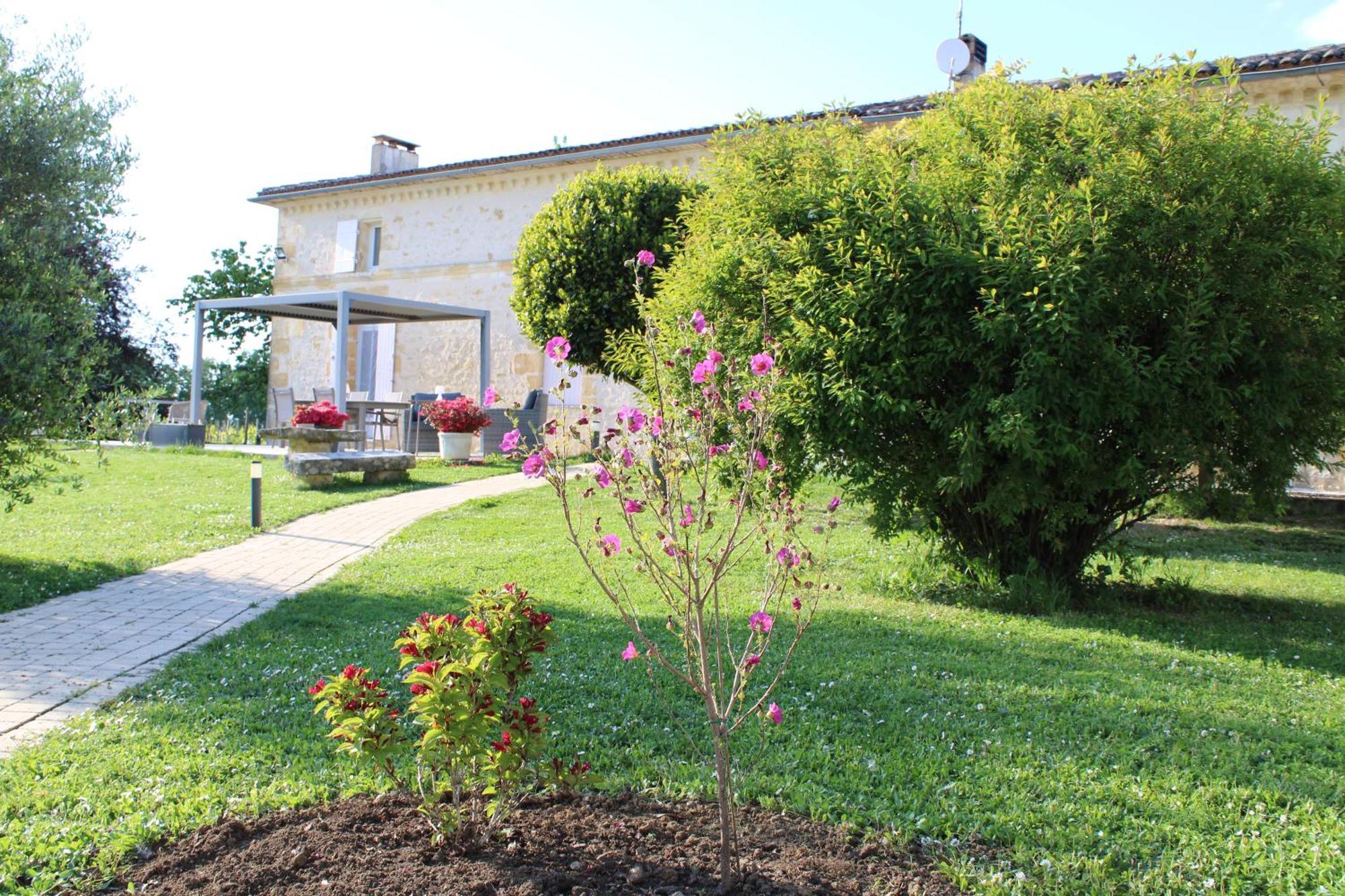Bed and Breakfast La Vigneraie De Laura Sainte-Colombe  Экстерьер фото