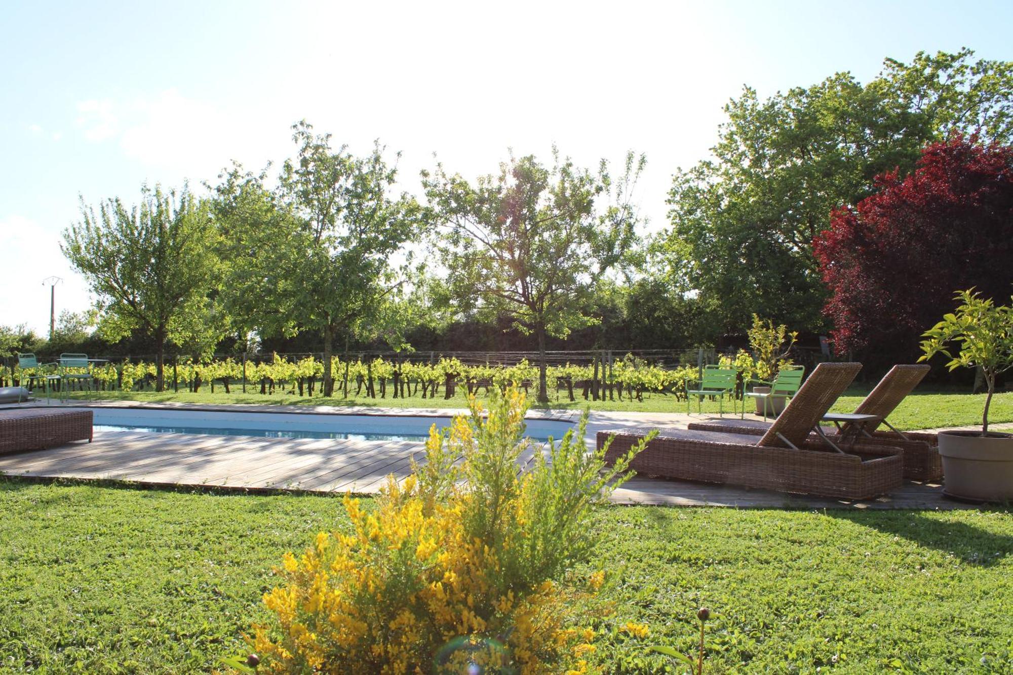 Bed and Breakfast La Vigneraie De Laura Sainte-Colombe  Экстерьер фото